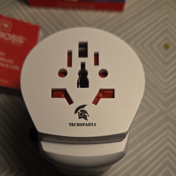 Two SKROSS PRO World Travel Adapter - Picture 8 of 8